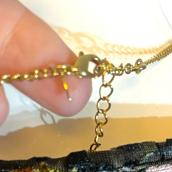 Vintage Avon Gold Pendant Necklace with Purple Beads - Picture 8 of 10